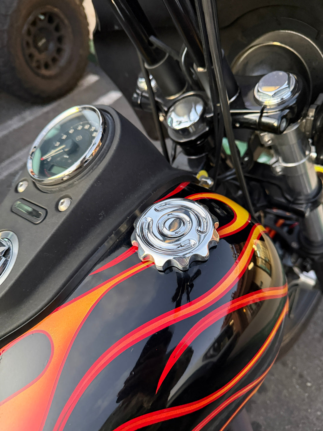 Swirl 12 Point Vented Aluminum Gas Cap Screw-In for Harley-Davidson